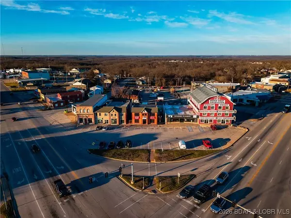 2 Camden CT NE, Camdenton, MO 65020