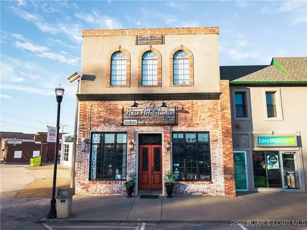 2 Camden CT NE, Camdenton, MO 65020