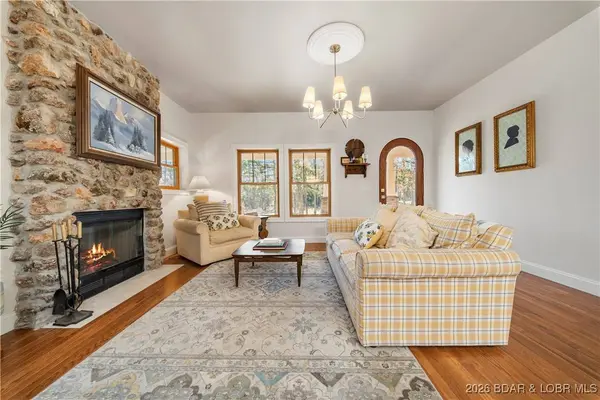 21255 Lark RD, Lebanon, MO 65536