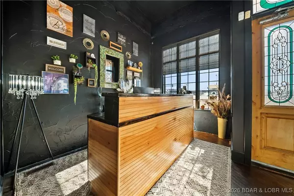 2 Camden CT NE, Camdenton, MO 65020