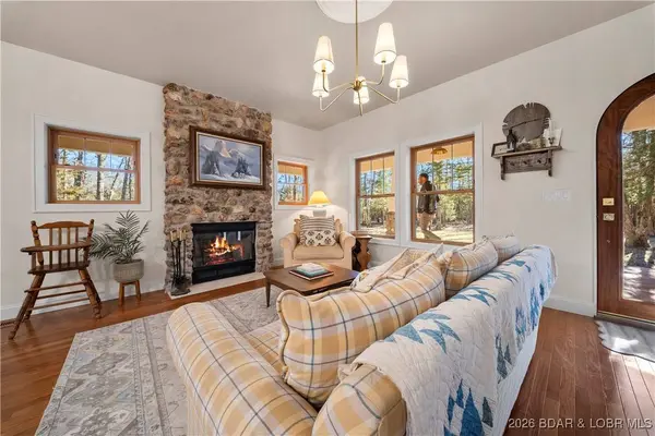 21255 Lark RD, Lebanon, MO 65536