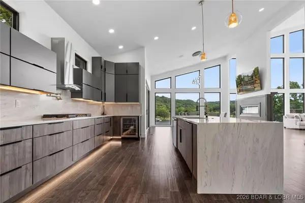 971 Country Club DR, Lake Ozark, MO 65049