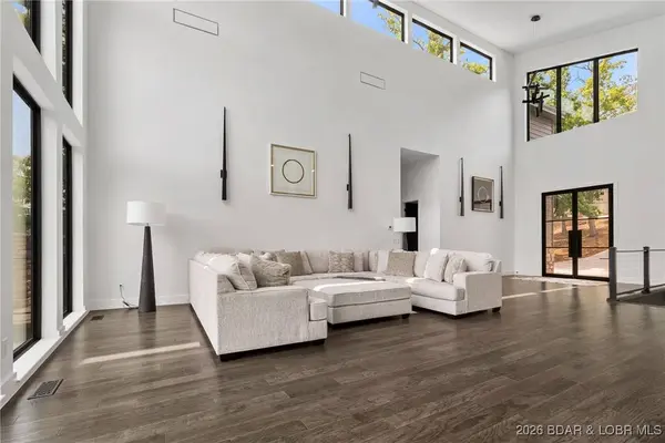 971 Country Club DR, Lake Ozark, MO 65049