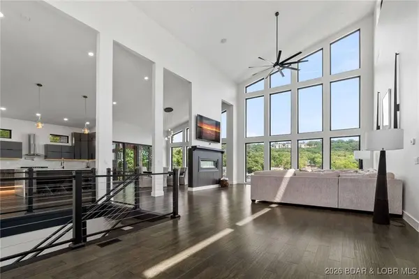 971 Country Club DR, Lake Ozark, MO 65049