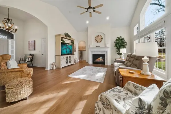 13 Avilia DR, Sunrise Beach, MO 65079