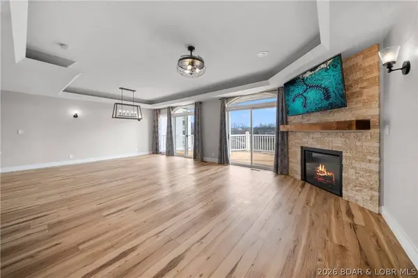 2180 Bittersweet RD, Lake Ozark, MO 65049