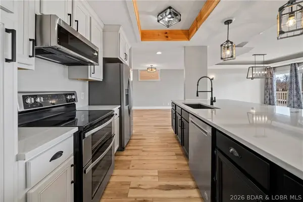 2180 Bittersweet RD, Lake Ozark, MO 65049