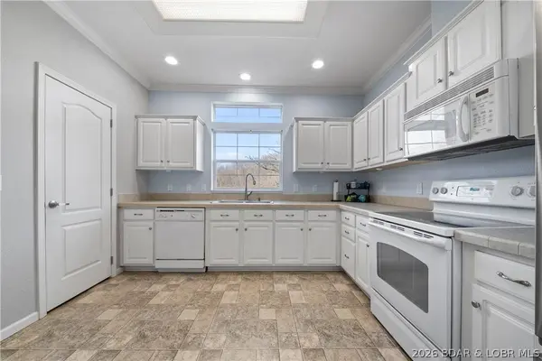 26621 Lake Front LN, Rocky Mount, MO 65072