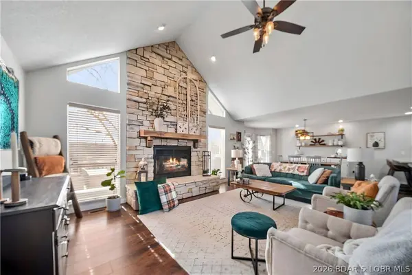 385 Woodland PT, Linn Creek, MO 65052