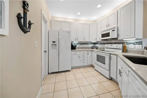 116 Port Royale DR #3D, Sunrise Beach, MO 65079