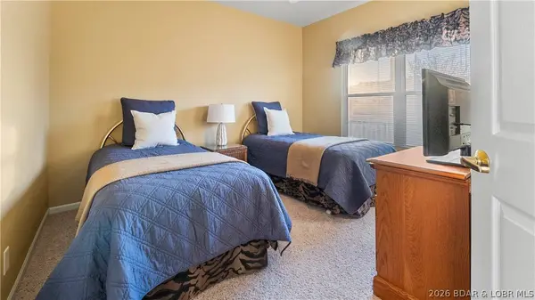 1181 Jeffries RD #B-307, Osage Beach, MO 65065