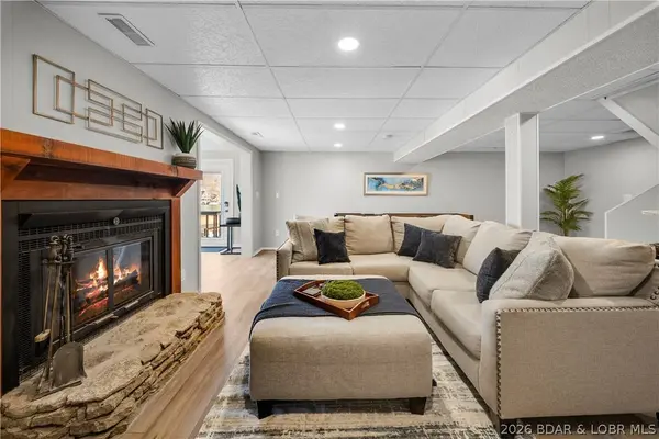 498 Wilmore RD, Lake Ozark, MO 65049