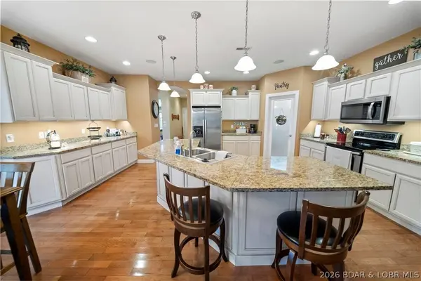 47 Mockingbird RD, Lake Ozark, MO 65049