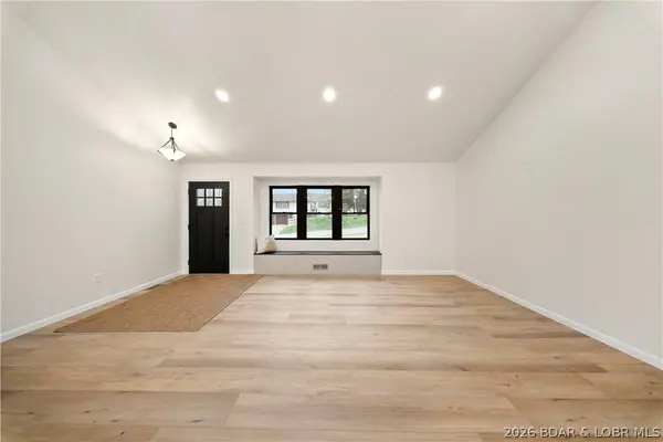 1060 Park LN, Osage Beach, MO 65065