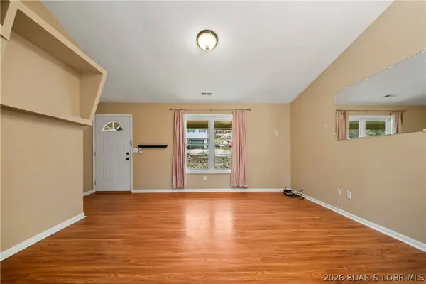 46 Cottage CT, Camdenton, MO 65020