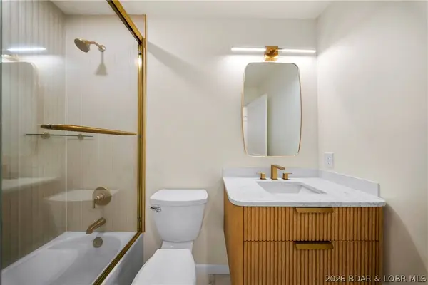 1060 Park LN, Osage Beach, MO 65065