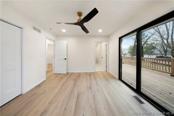 1060 Park LN, Osage Beach, MO 65065