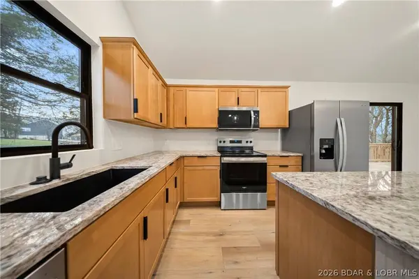 1060 Park LN, Osage Beach, MO 65065