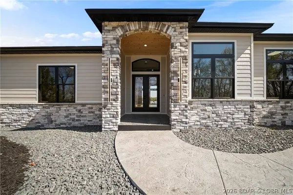 1356 Duckhead RD, Lake Ozark, MO 65049