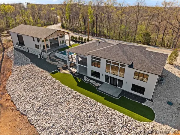 1356 Duckhead RD, Lake Ozark, MO 65049