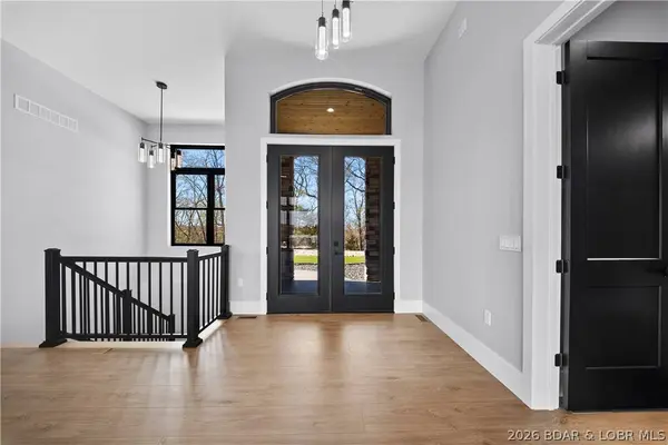 1356 Duckhead RD, Lake Ozark, MO 65049