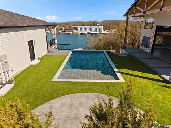 1356 Duckhead RD, Lake Ozark, MO 65049