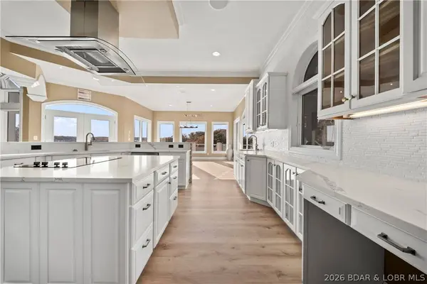 489 Forestridge LN, Sunrise Beach, MO 65079