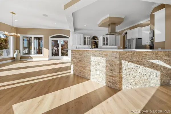 489 Forestridge LN, Sunrise Beach, MO 65079