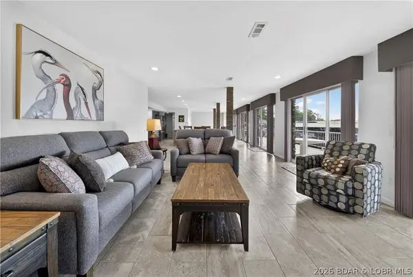 898 Old Toy LN, Osage Beach, MO 65065