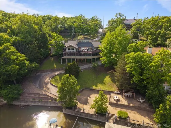 56 Black Hawk TER, Lake Ozark, MO 65049