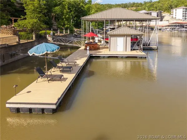 56 Black Hawk TER, Lake Ozark, MO 65049