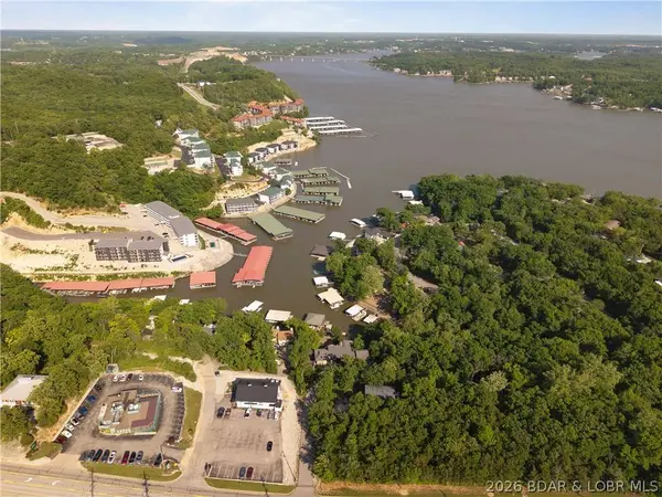 56 Black Hawk TER, Lake Ozark, MO 65049