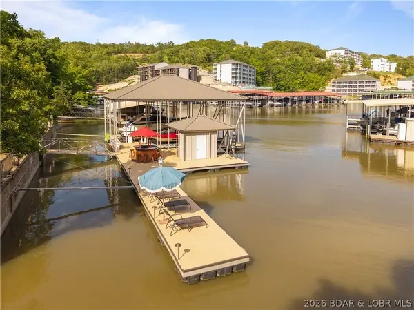 56 Black Hawk TER, Lake Ozark, MO 65049