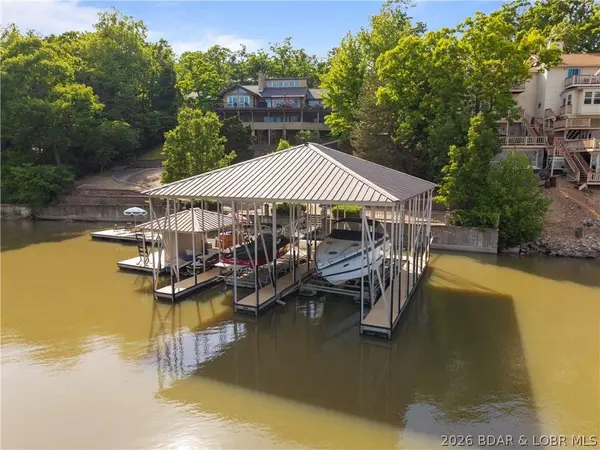 56 Black Hawk TER, Lake Ozark, MO 65049
