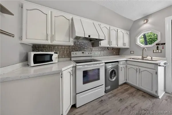 33 Cove RD, Rocky Mount, MO 65072