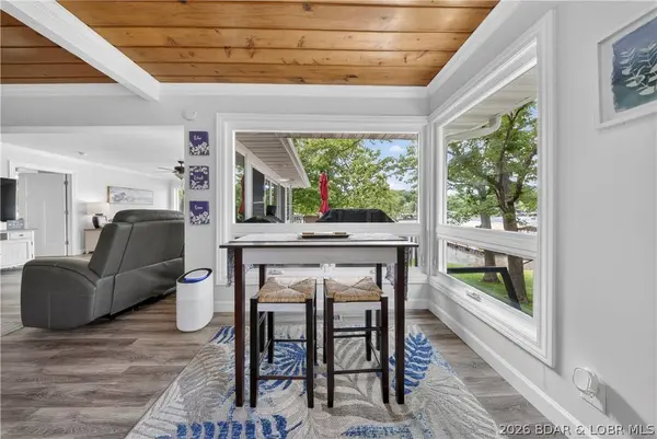 735 Red Oak LN, Sunrise Beach, MO 65079
