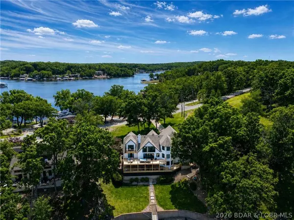 1729 Chimney PT, Sunrise Beach, MO 65079