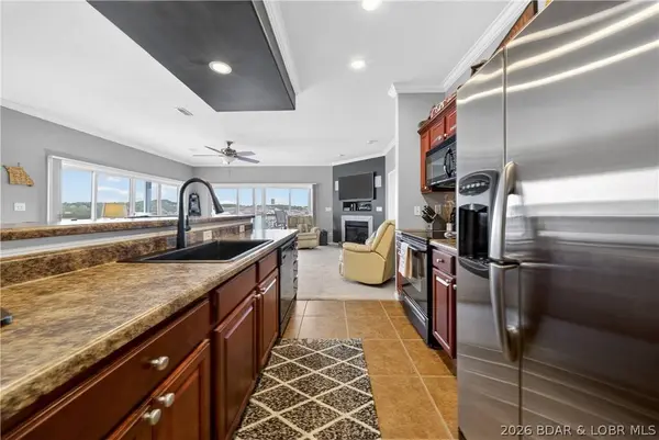 151 Upper Monarch Cove DR #6D, Lake Ozark, MO 65049