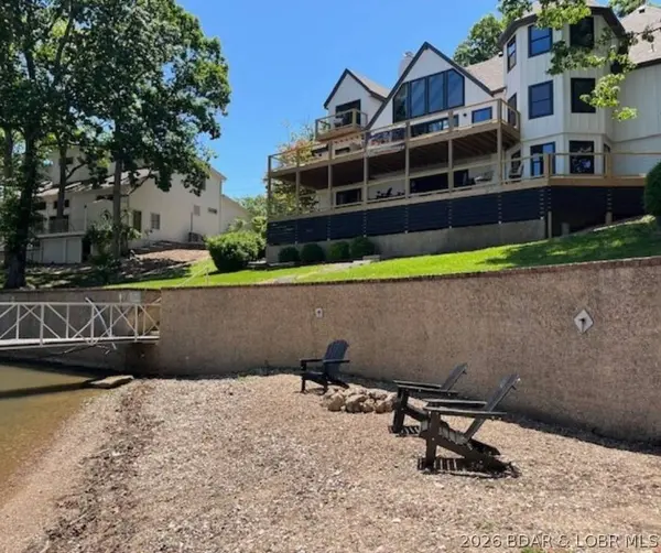 1729 Chimney PT, Sunrise Beach, MO 65079