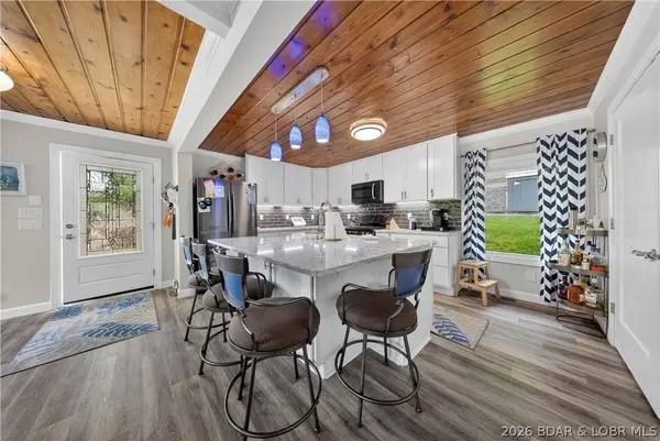 735 Red Oak LN, Sunrise Beach, MO 65079