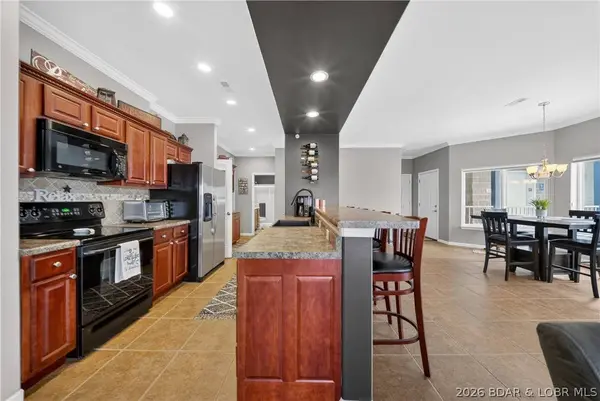 151 Upper Monarch Cove DR #6D, Lake Ozark, MO 65049