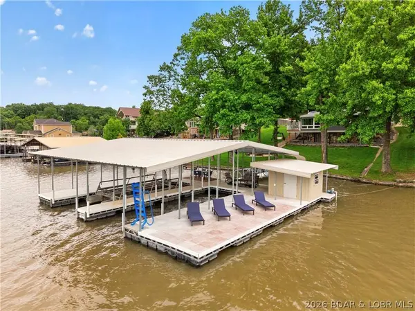 735 Red Oak LN, Sunrise Beach, MO 65079