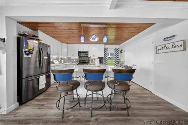 735 Red Oak LN, Sunrise Beach, MO 65079