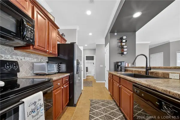 151 Upper Monarch Cove DR #6D, Lake Ozark, MO 65049