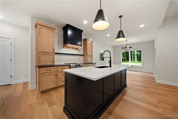 388 Via Appia DR, Sunrise Beach, MO 65079