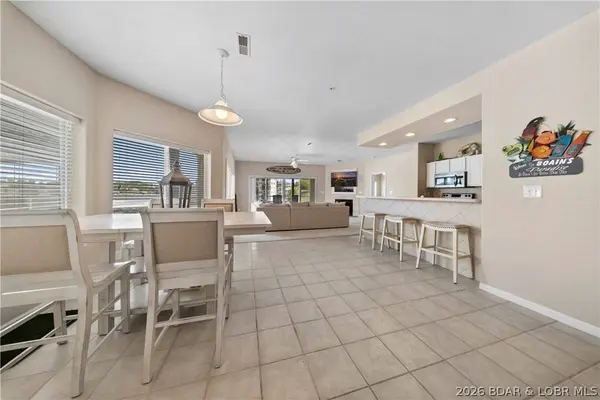 151 Upper Monarch Cove DR #2A, Lake Ozark, MO 65049
