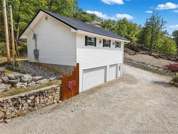 1117 Dogwood RD, Lake Ozark, MO 65049