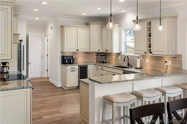 851 Via Appia DR, Sunrise Beach, MO 65079