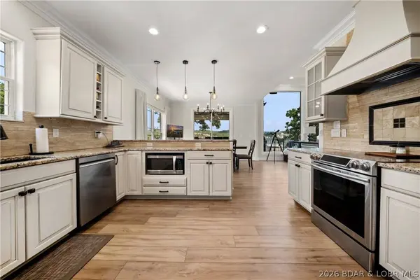851 Via Appia DR, Sunrise Beach, MO 65079