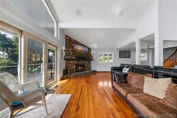 2533 Bittersweet RD, Lake Ozark, MO 65049